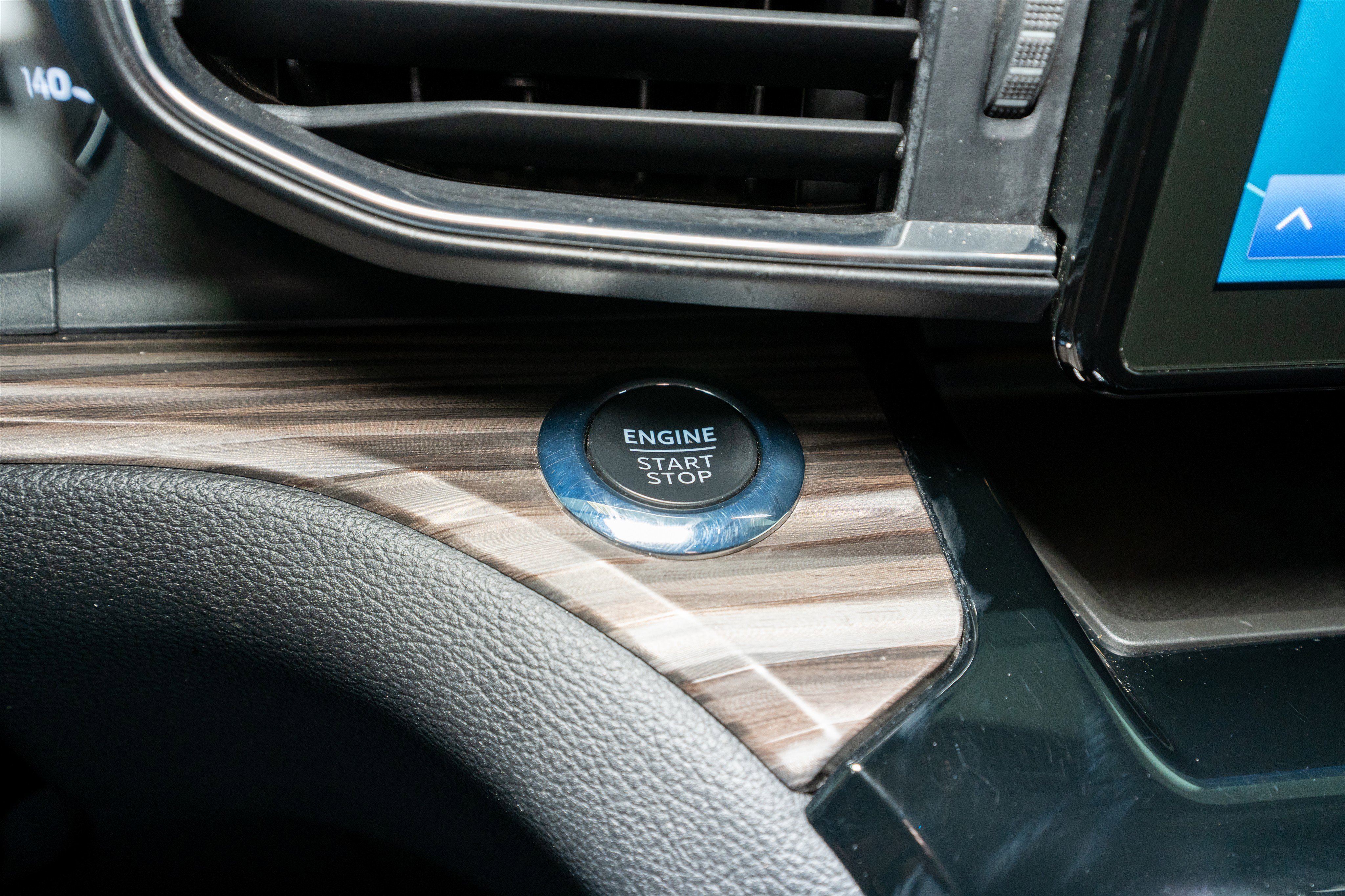 Used 2022 Ford Explorer Limited image 30