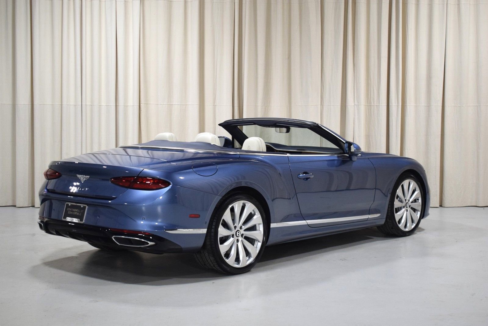 New 2026 Bentley Continental GTC AWD/4WD image 3