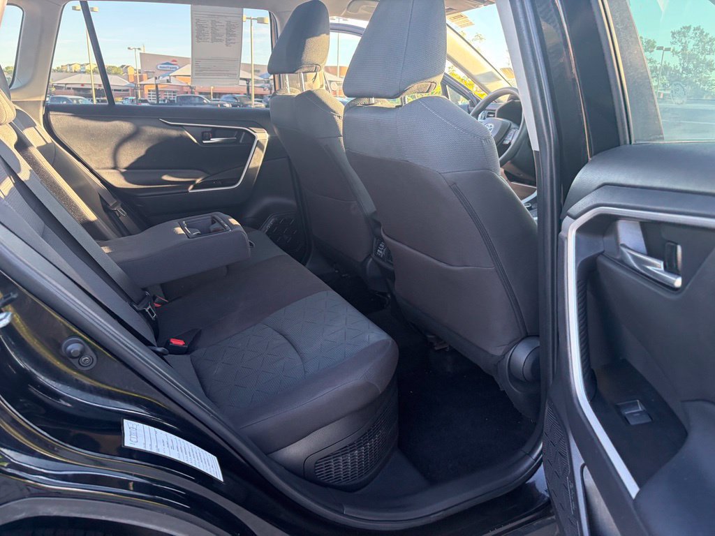 Used 2025 Toyota RAV4 XLE AWD/4WD image 21