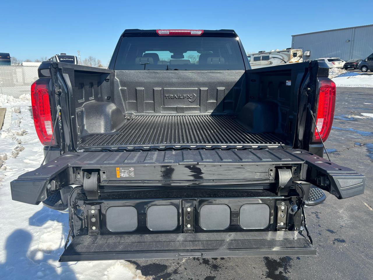 Used 2025 GMC Sierra 1500 SLT image 12