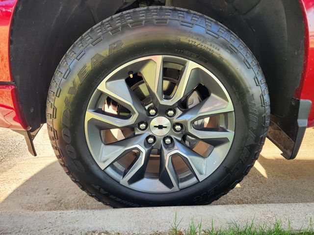 Used 2025 Chevrolet Silverado 1500 RST w/ Z71 Off-Road Package AWD/4WD image 9