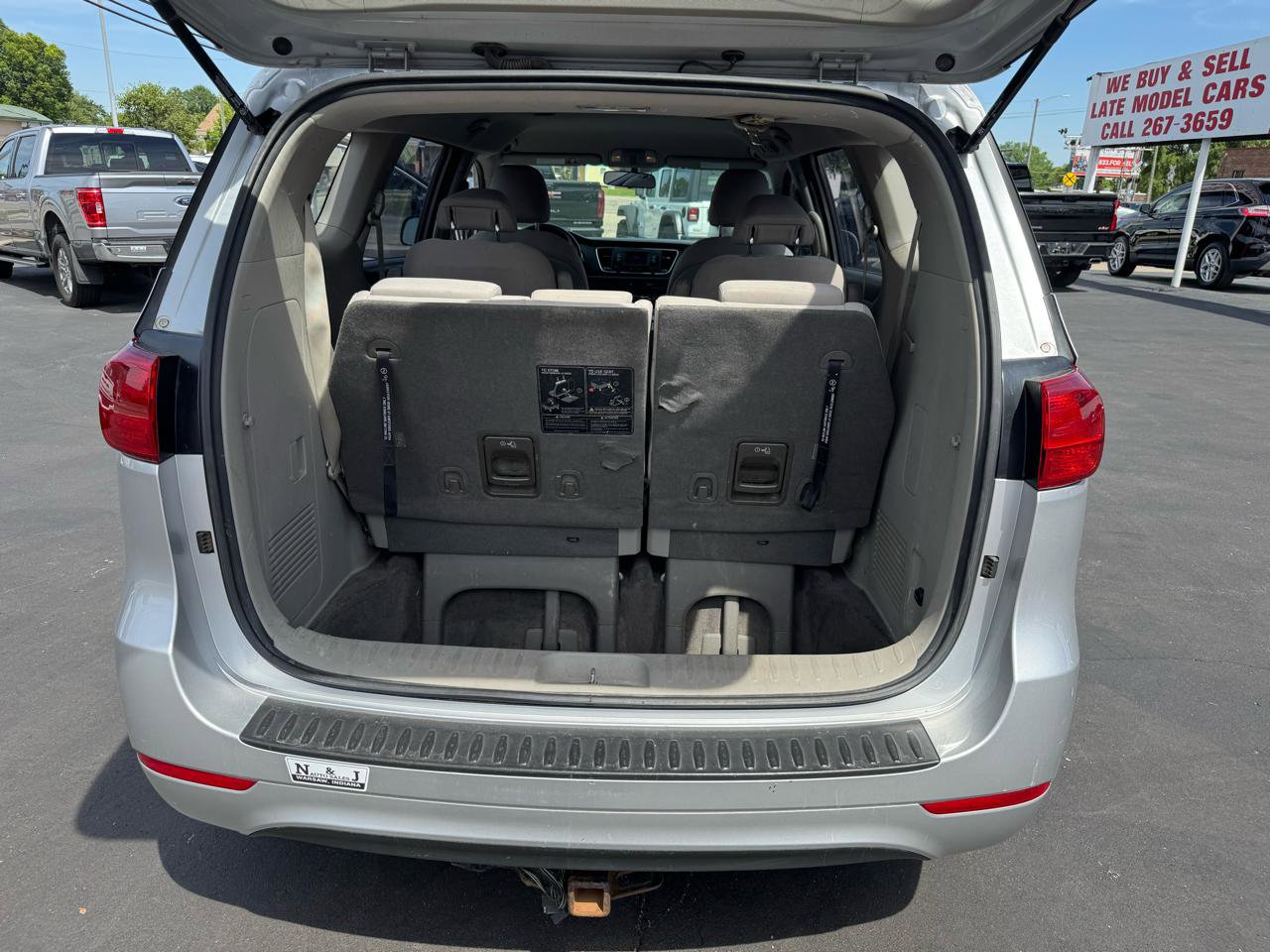 Used 2017 Kia Sedona L FWD image 25