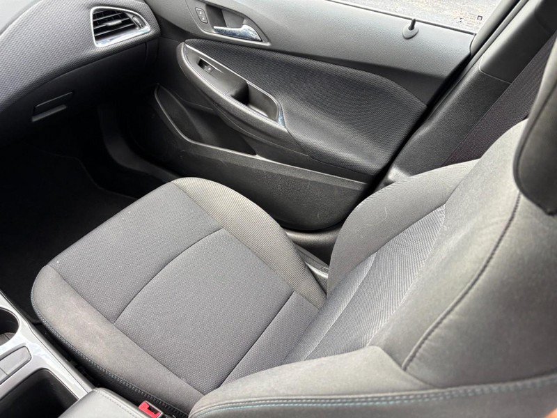 Used 2016 Chevrolet Cruze LT FWD image 14