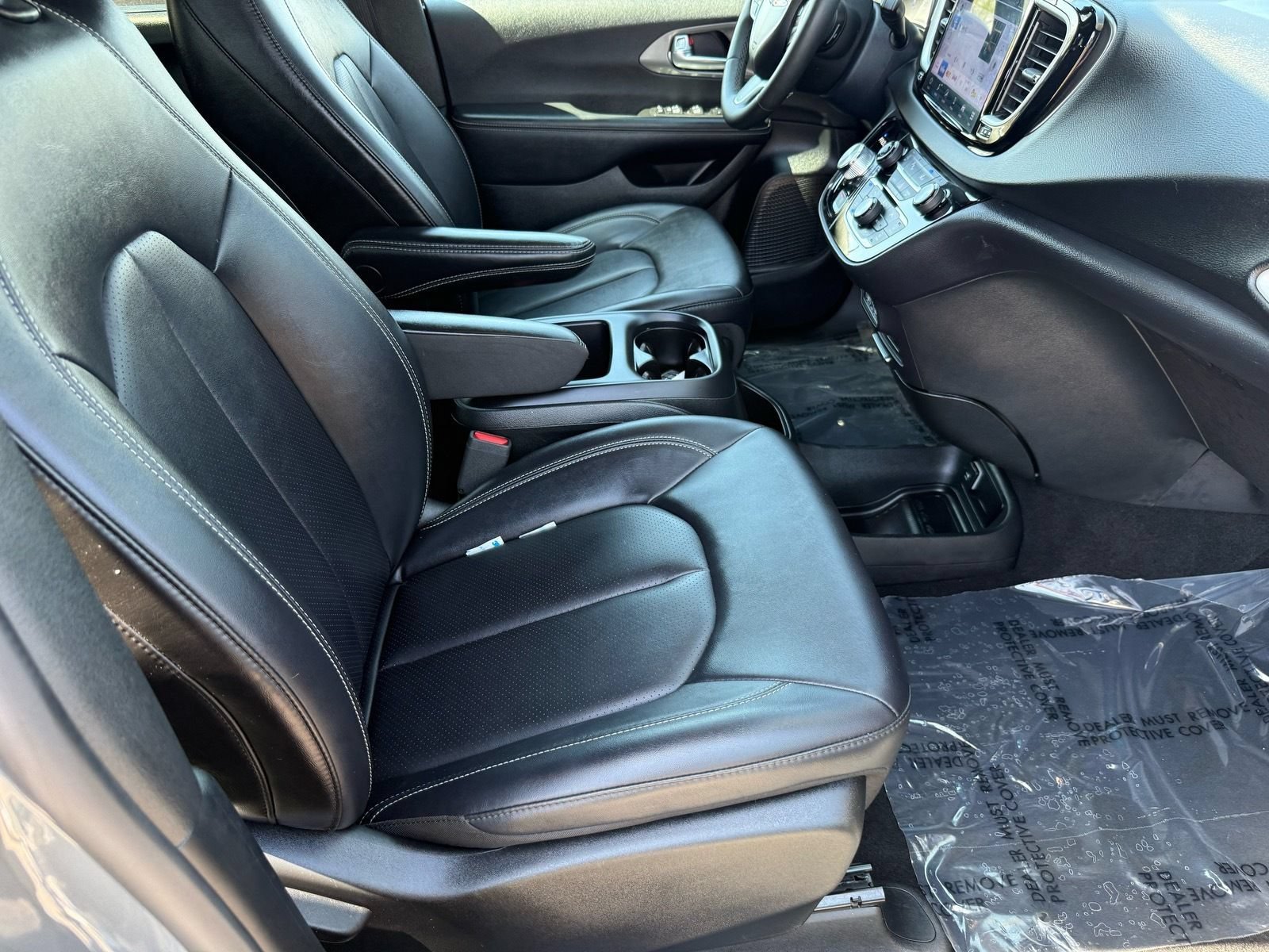 Used 2025 Chrysler Pacifica Select FWD image 31