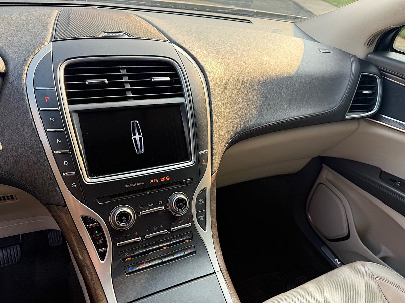Used 2018 Lincoln MKX Reserve w/ Lincoln MKX Climate Package AWD/4WD image 22