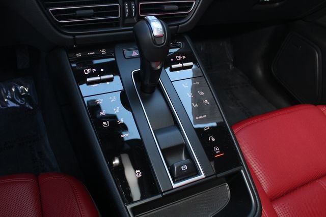 Certified 2025 Porsche Macan image 16