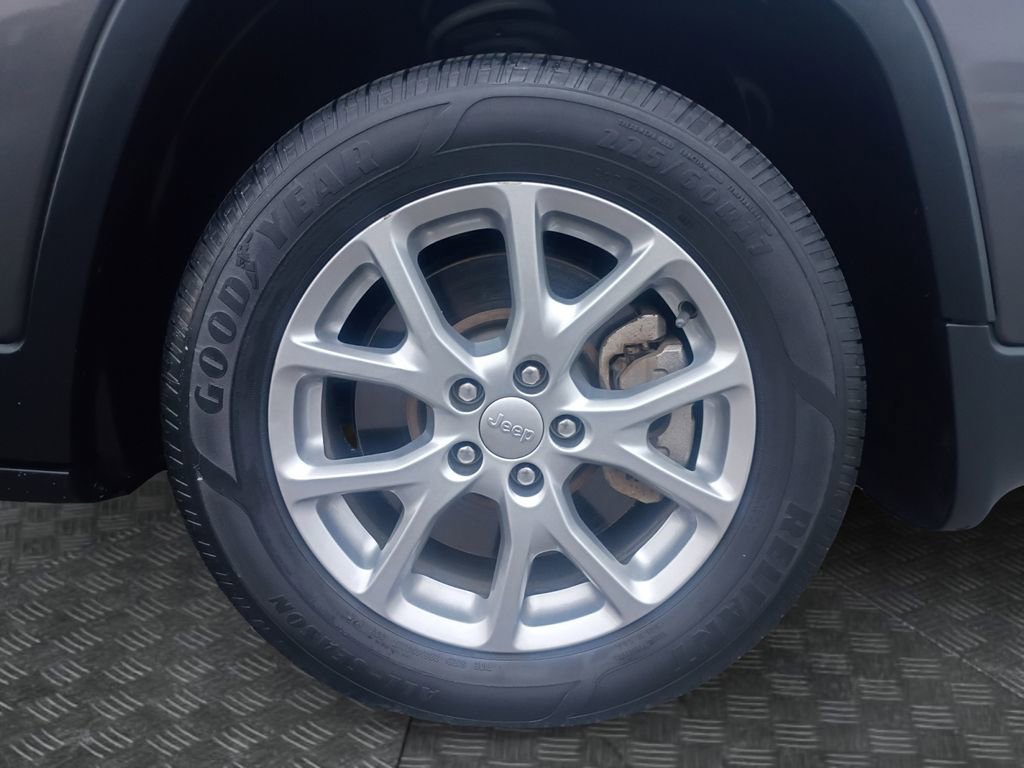 Used 2018 Jeep Cherokee Latitude Plus image 23