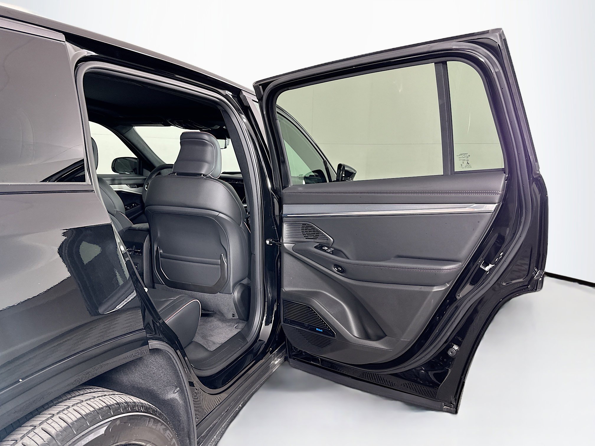 Used 2025 Jeep Wagoneer S Launch Edition image 32