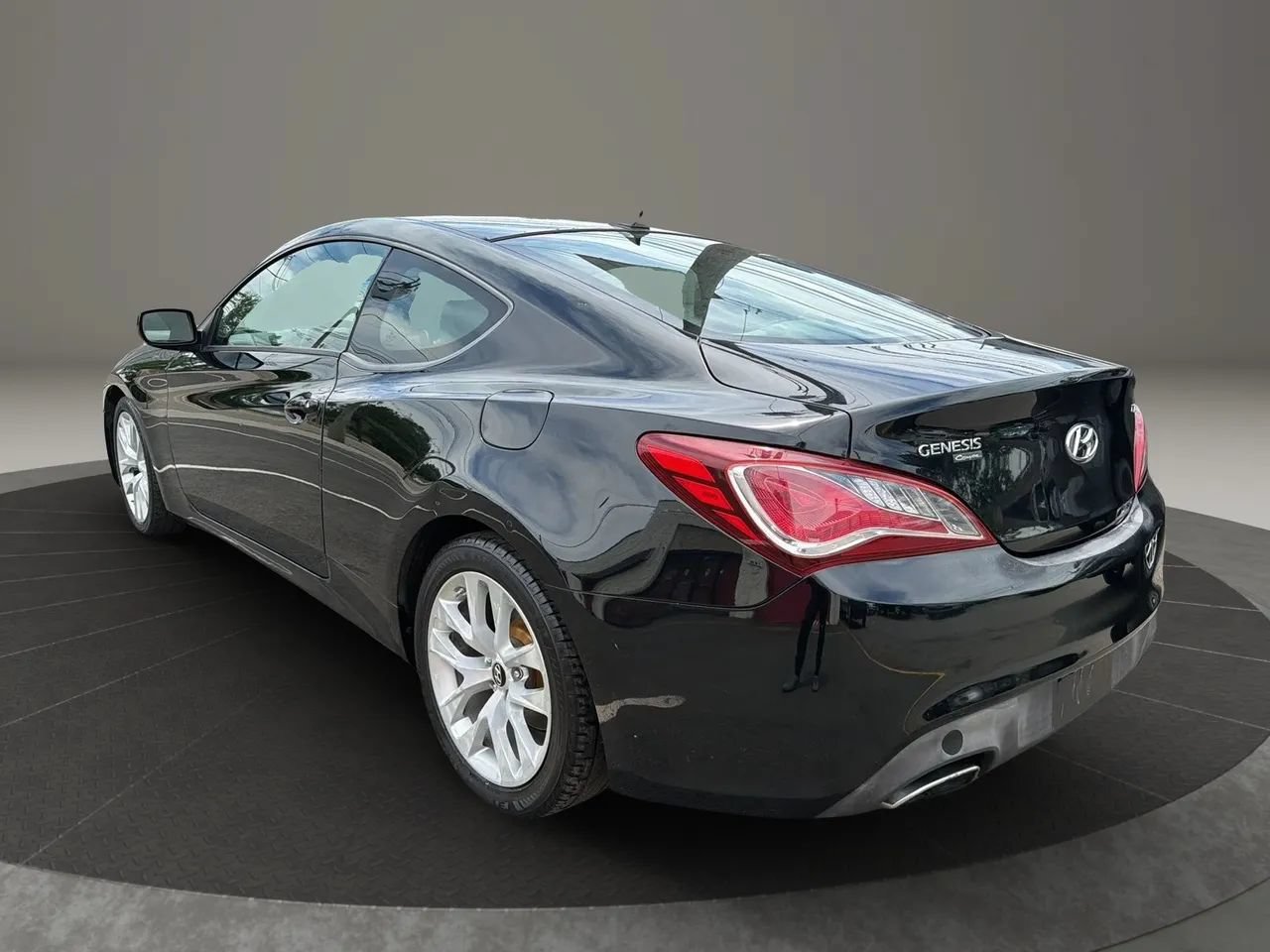 Used 2013 Hyundai Genesis 2.0T RWD image 7