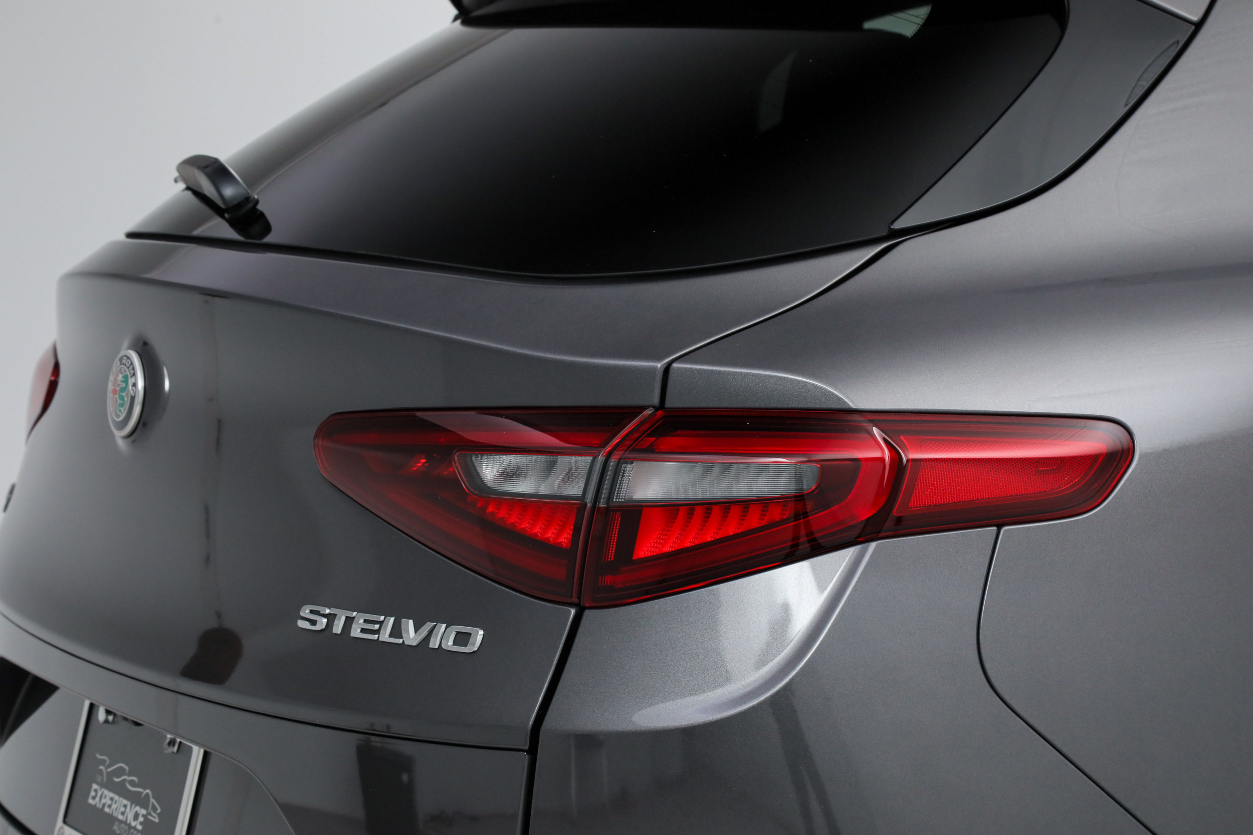 Used 2022 Alfa Romeo Stelvio Veloce AWD/4WD image 11