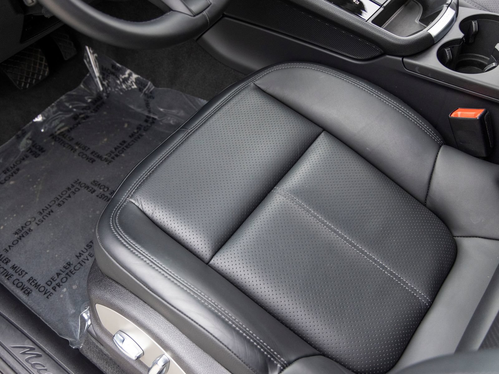 Certified 2026 Porsche Macan AWD/4WD image 32