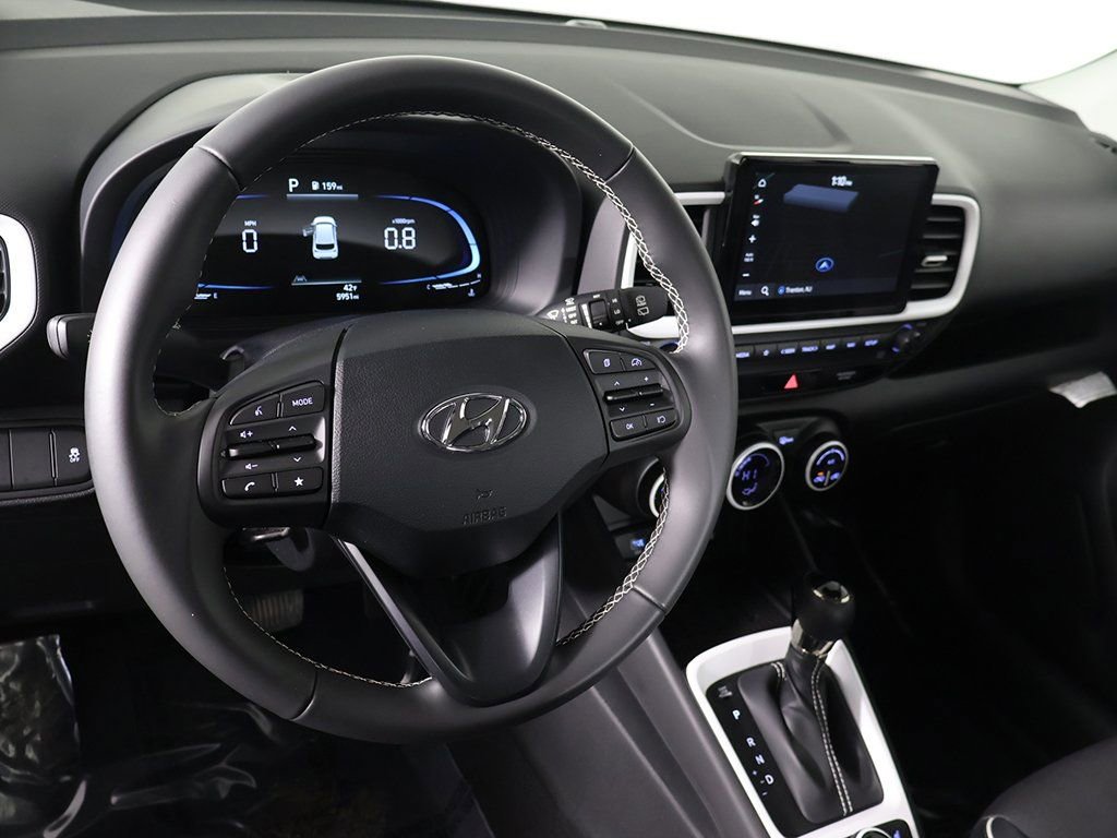 Certified 2025 Hyundai Venue Limited FWD image 19