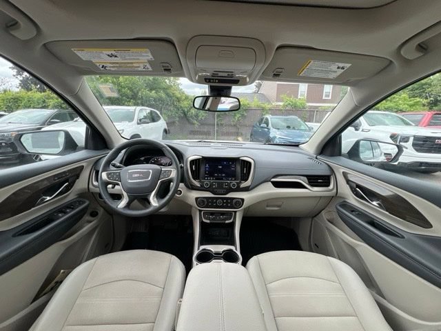 Used 2024 GMC Terrain Denali w/ Denali Premium Package AWD/4WD image 18