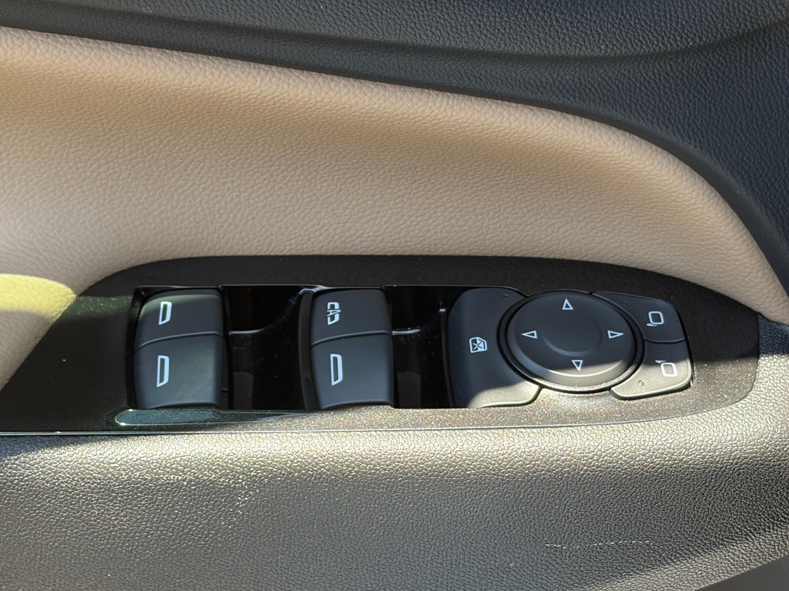 Used 2023 Chevrolet Equinox Premier FWD image 17