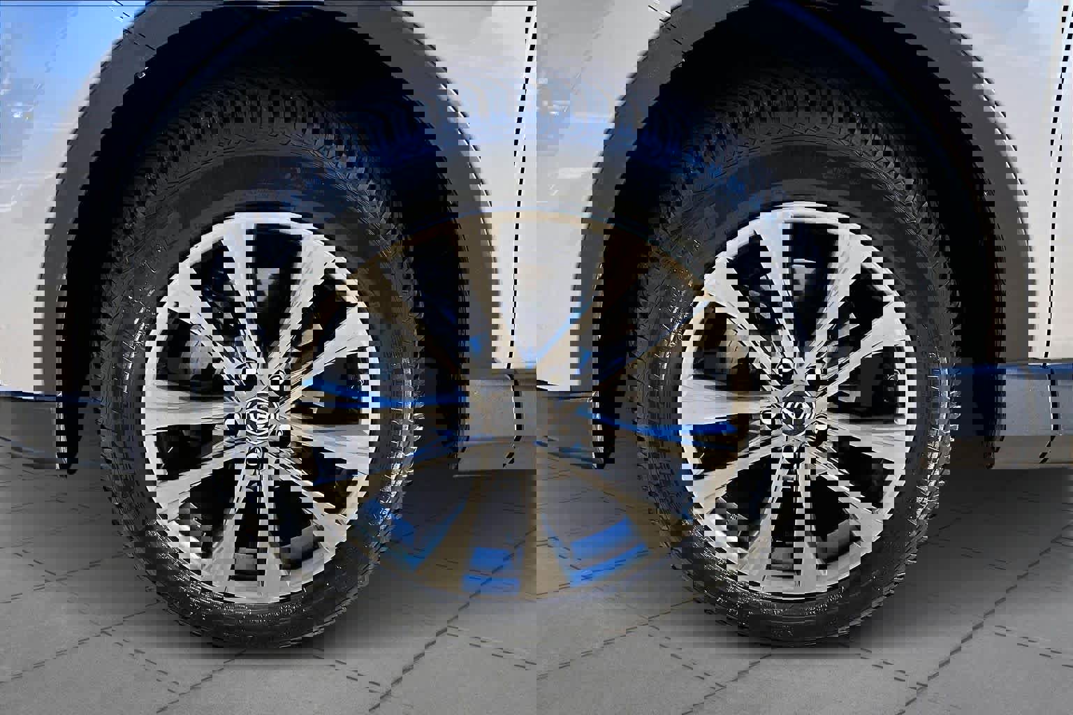 Used 2018 Toyota RAV4 Limited w/ Advanced Technology Package image 10