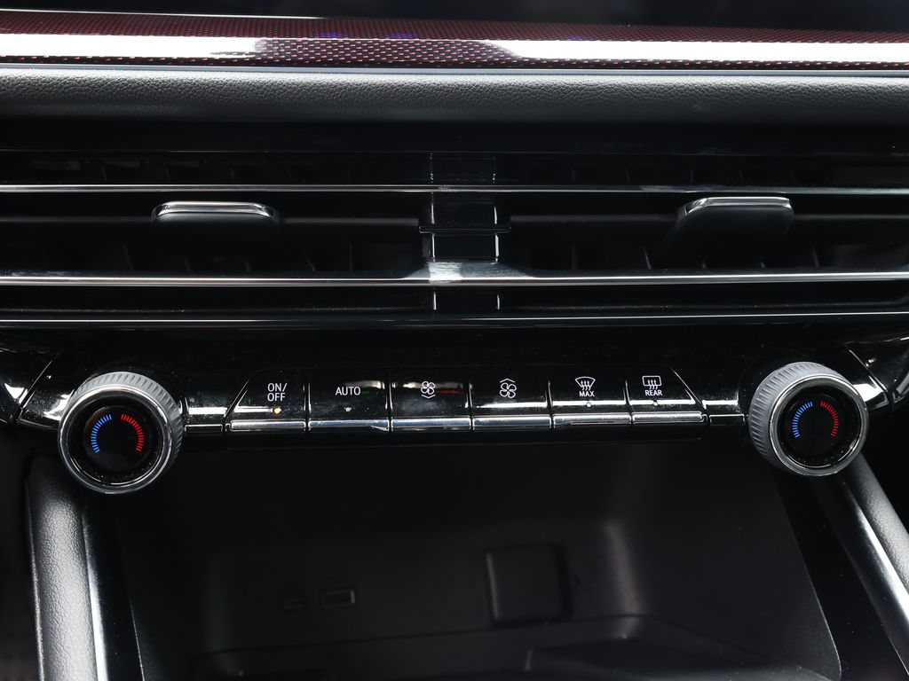 Used 2025 Chevrolet Traverse RS FWD image 31