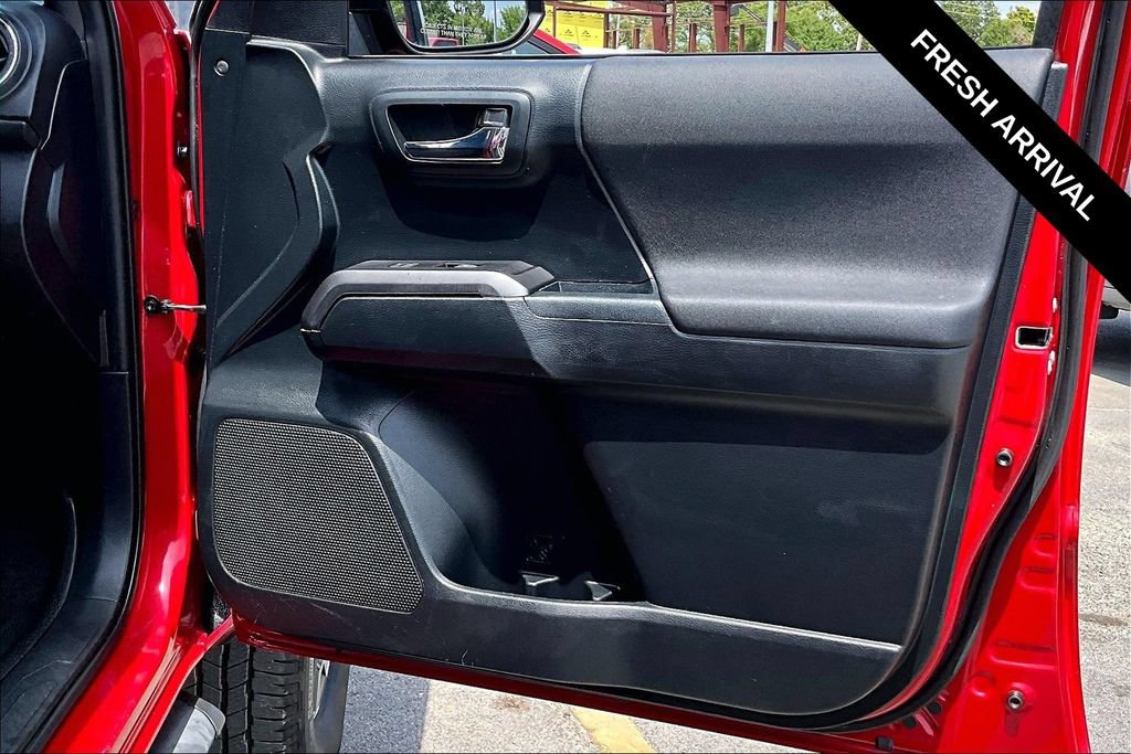 Used 2019 Toyota Tacoma TRD Off-Road AWD/4WD image 26