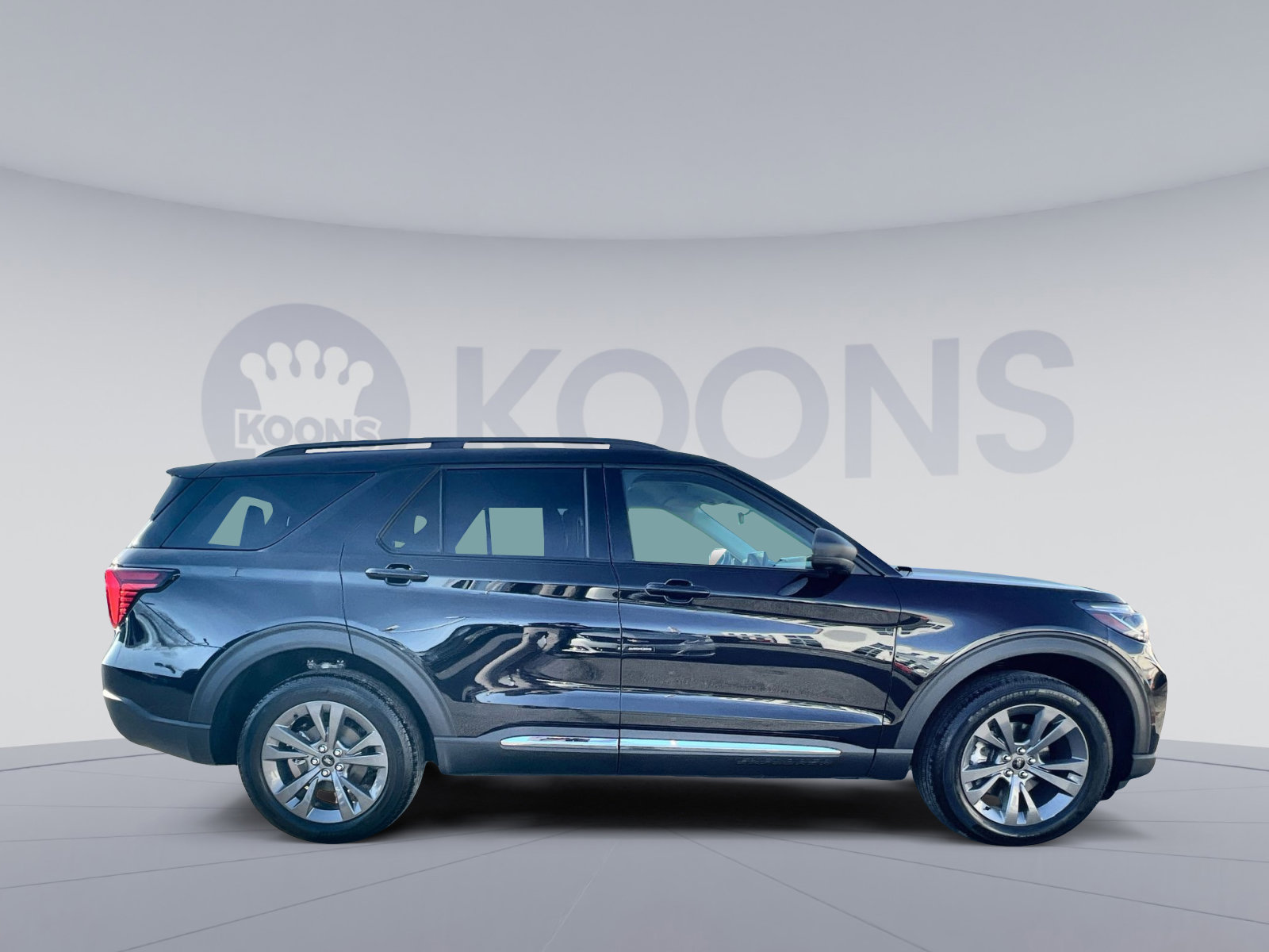 Used 2025 Ford Explorer Active w/ Active Comfort Package image 8