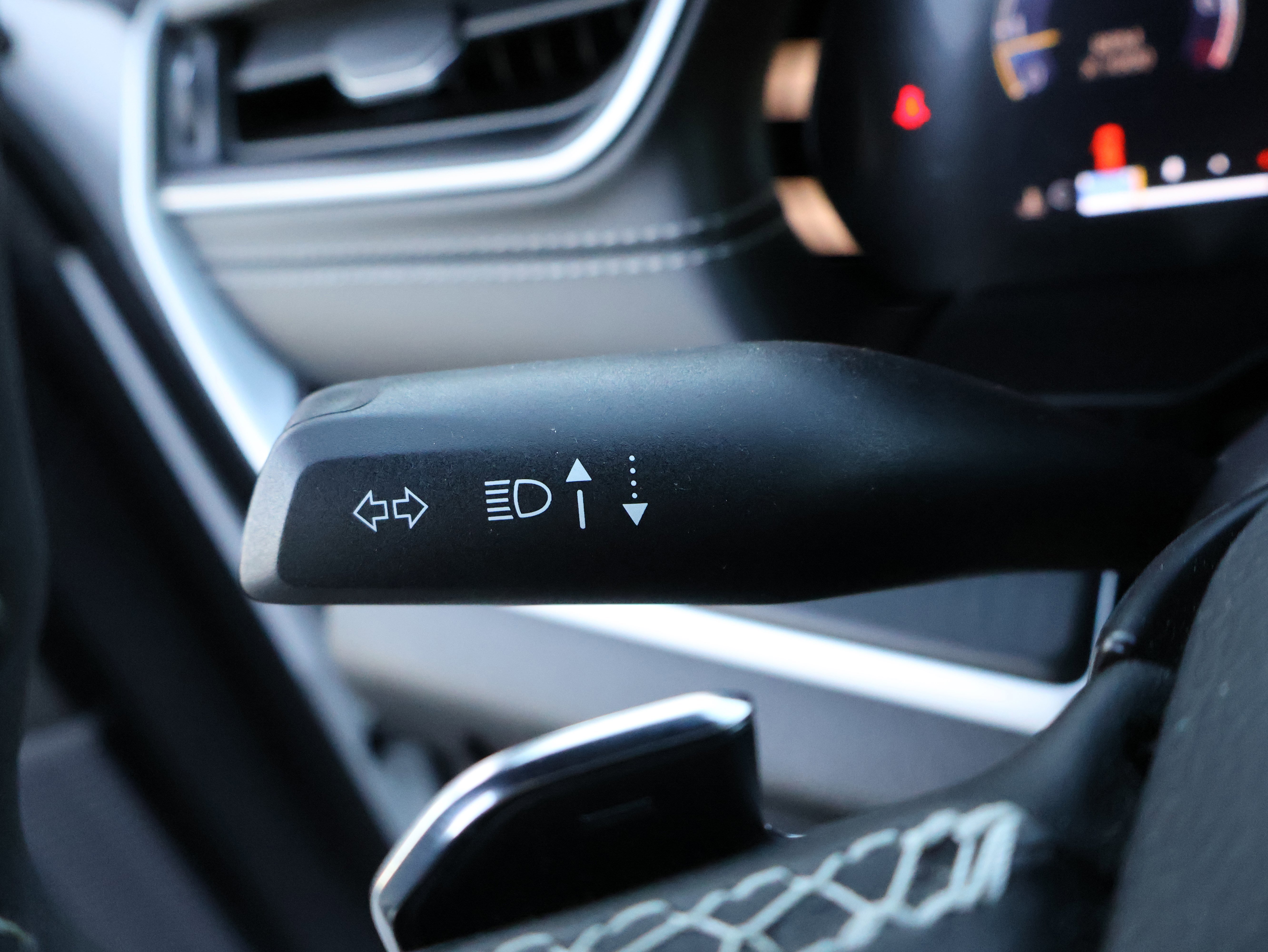 Used 2025 Jeep Grand Cherokee Altitude AWD/4WD image 38