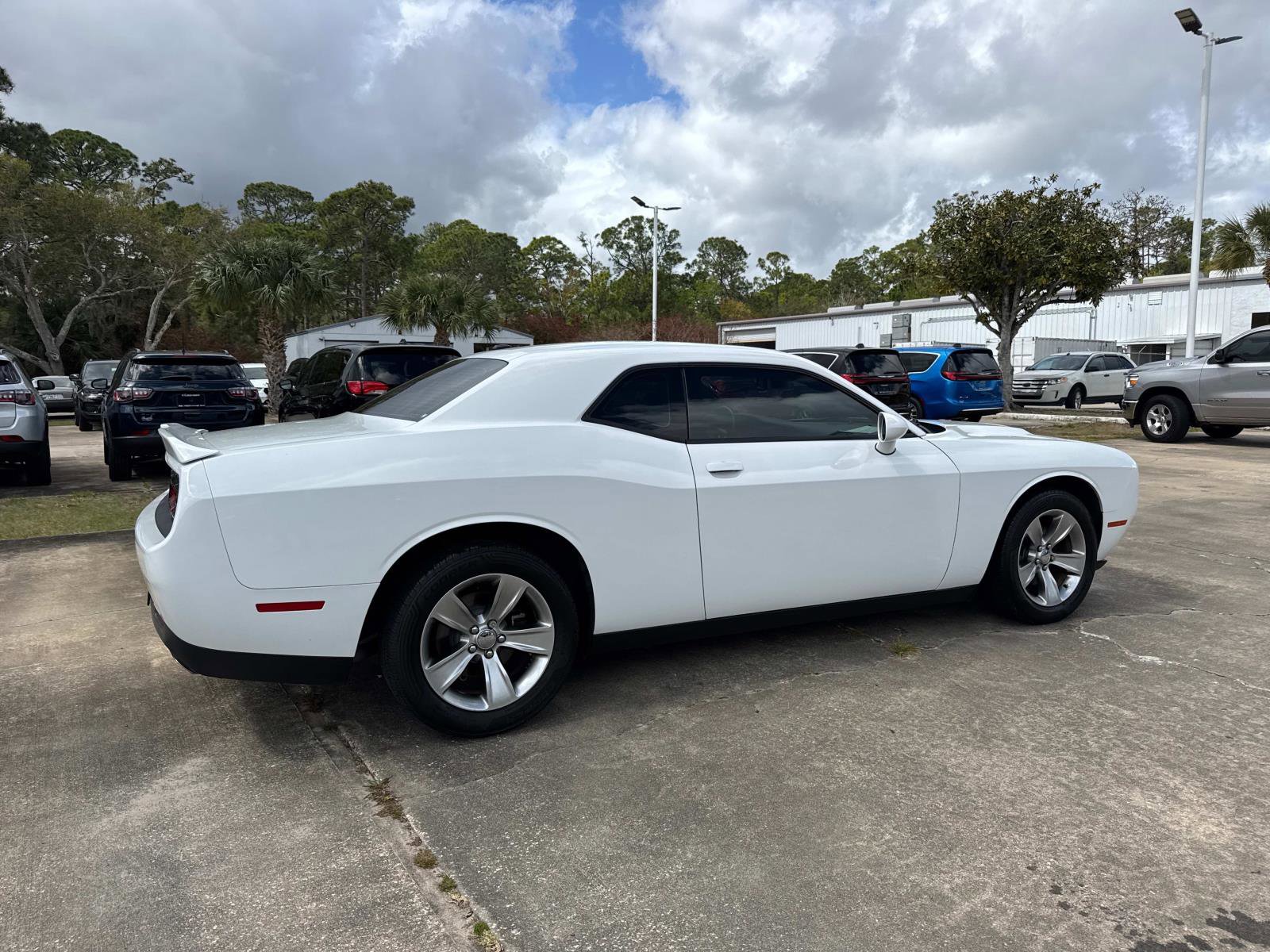 Used 2019 Dodge Challenger SXT image 3