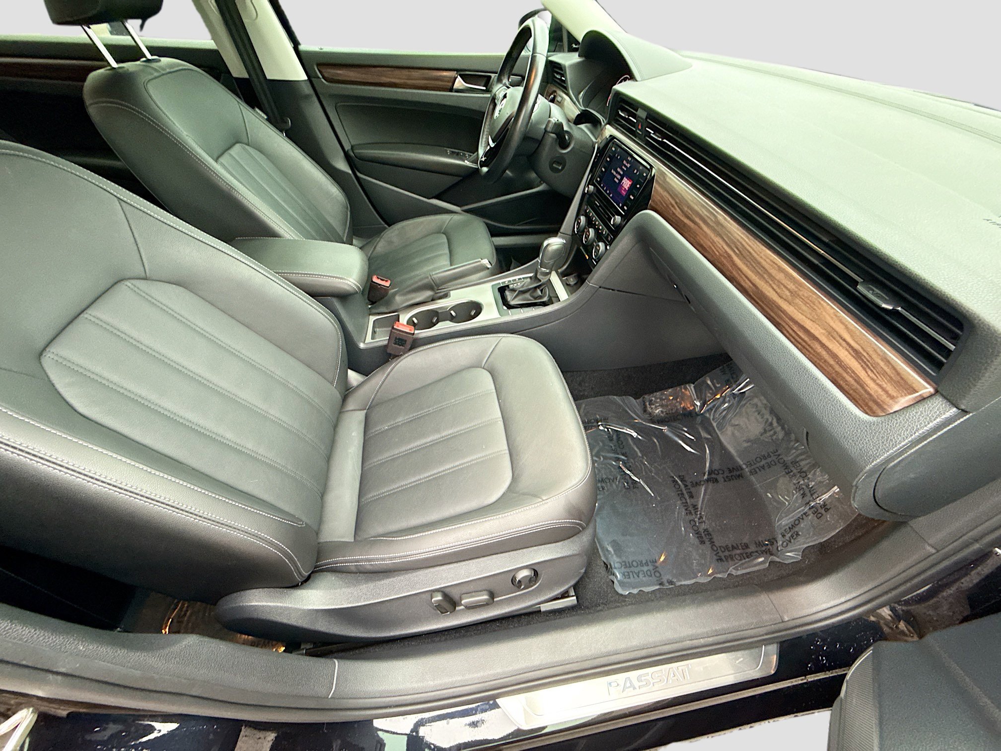 Used 2020 Volkswagen Passat 2.0T SEL image 14