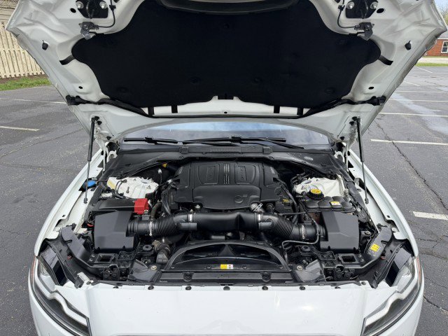 Used 2018 Jaguar XF Prestige AWD/4WD image 33