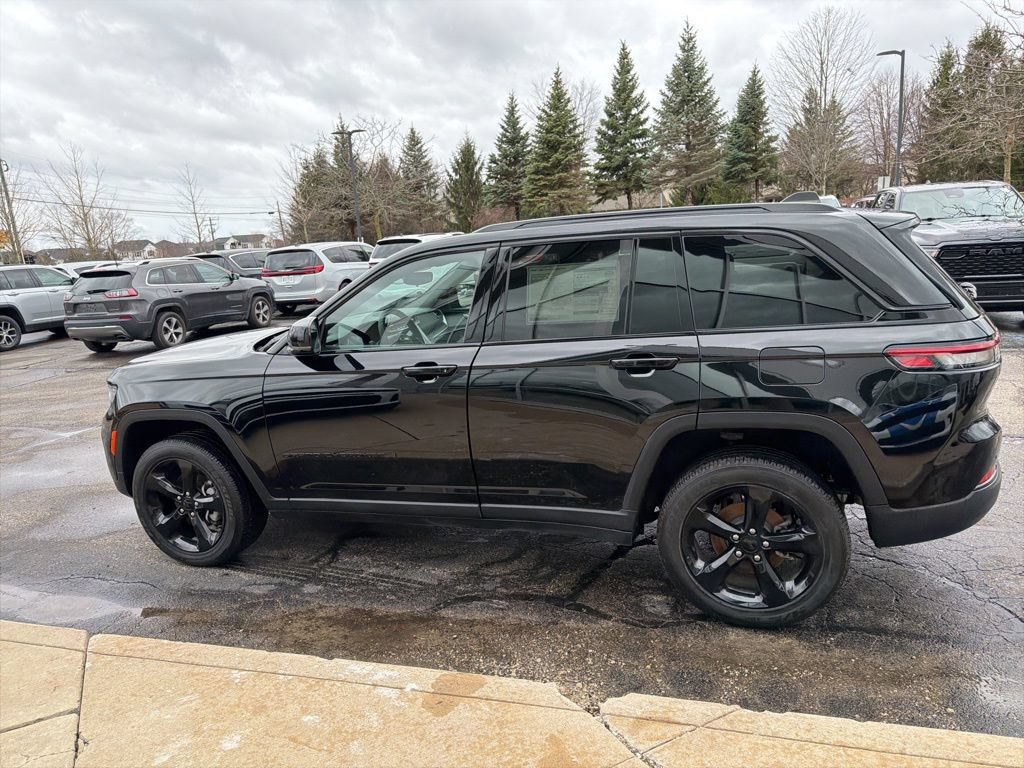 Certified 2024 Jeep Grand Cherokee Altitude AWD/4WD image 5