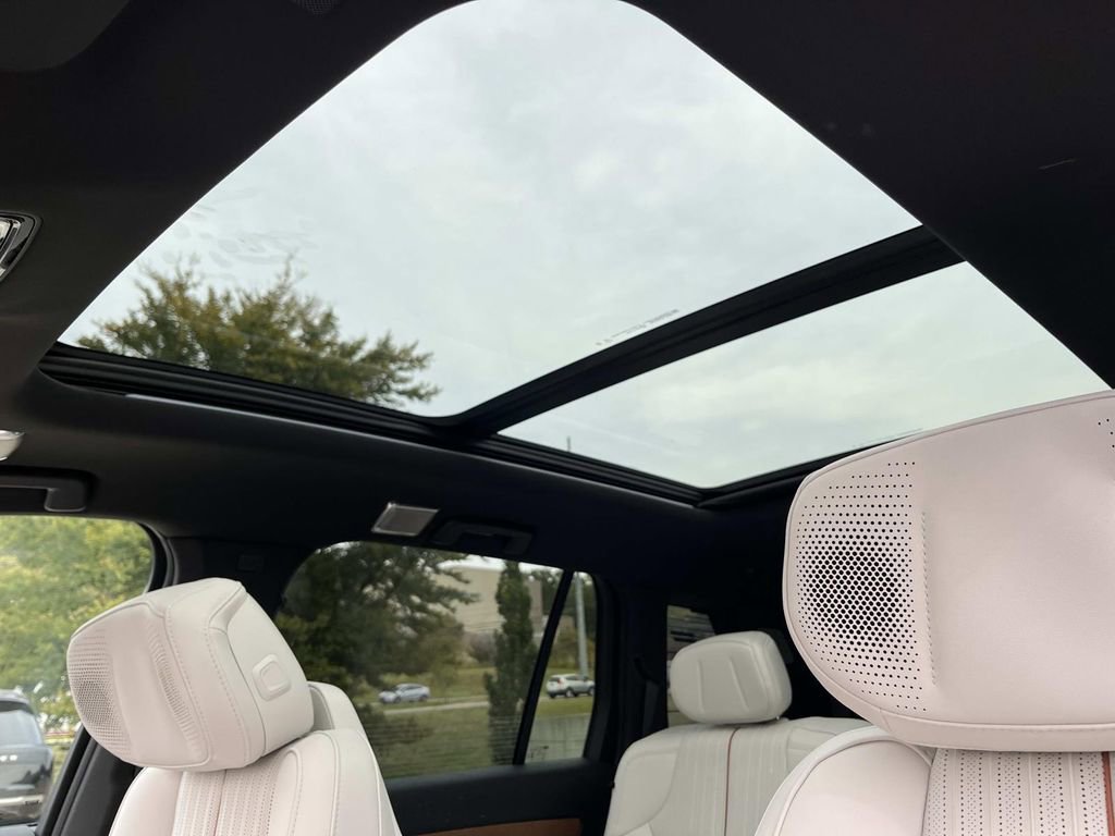 New 2026 Cadillac Vistiq Sport image 25