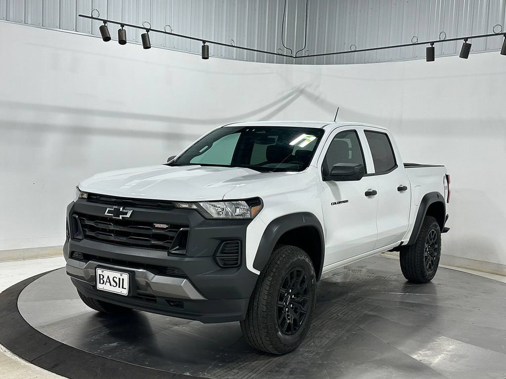 Used 2024 Chevrolet Colorado Trail Boss w/ Advanced Trailering Package AWD/4WD image 8
