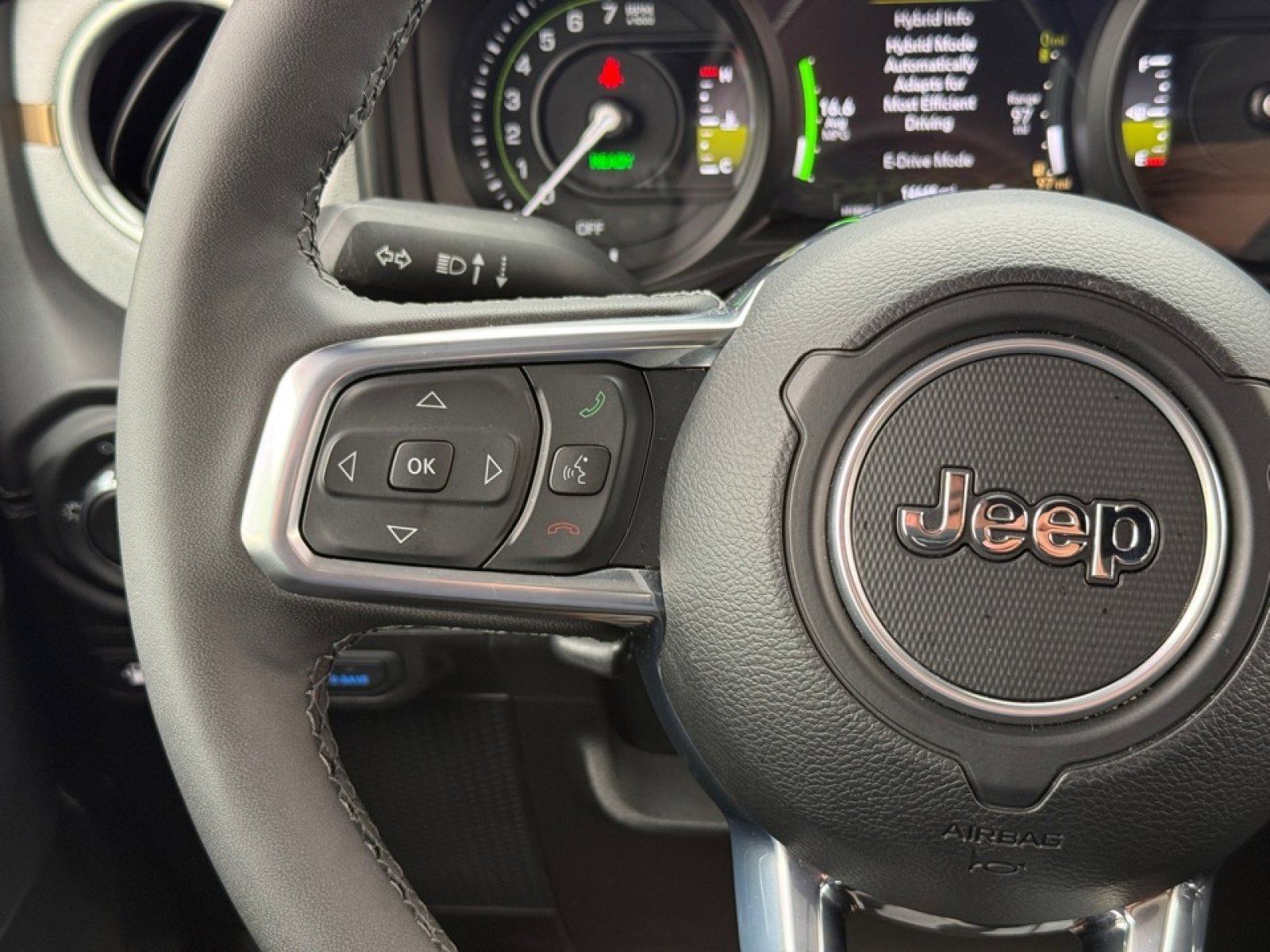 Used 2025 Jeep Wrangler Unlimited Sahara image 20