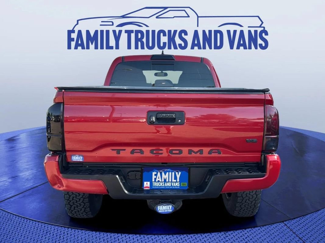 Used 2017 Toyota Tacoma TRD Sport AWD/4WD image 4