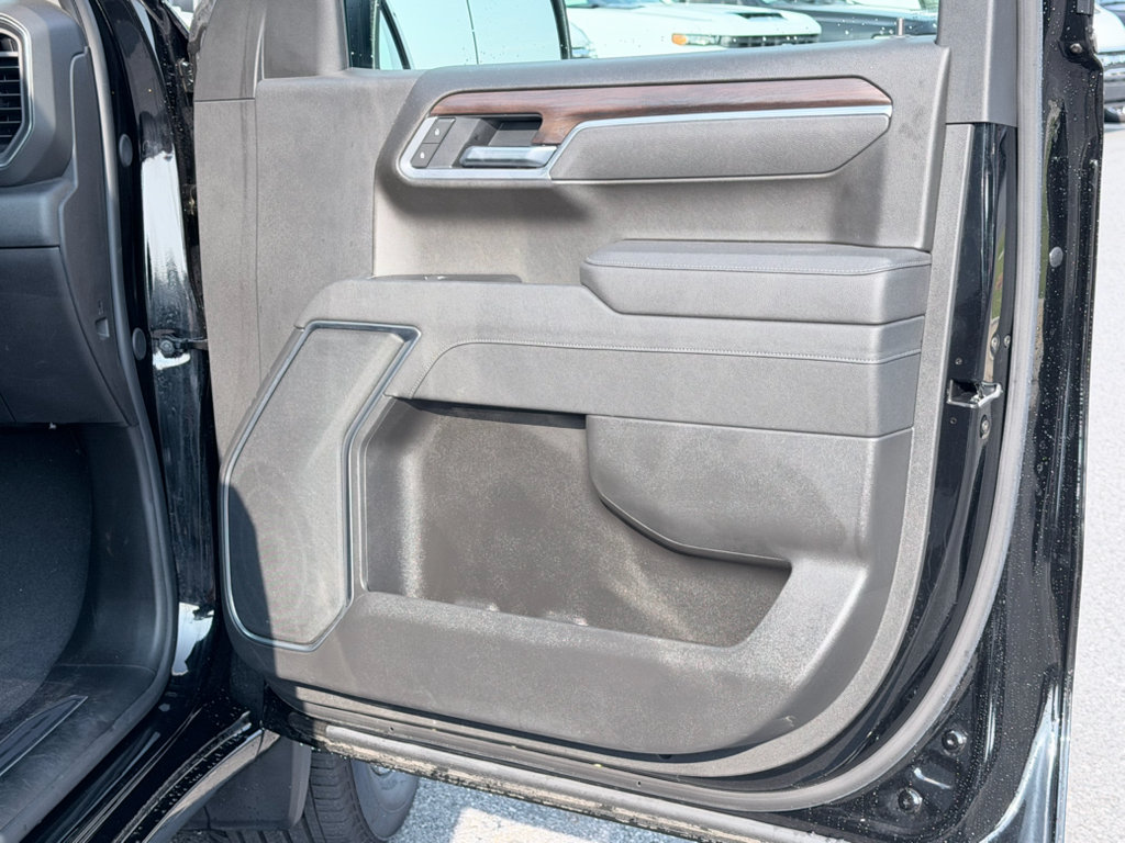 Used 2026 GMC Sierra 1500 SLT AWD/4WD image 32