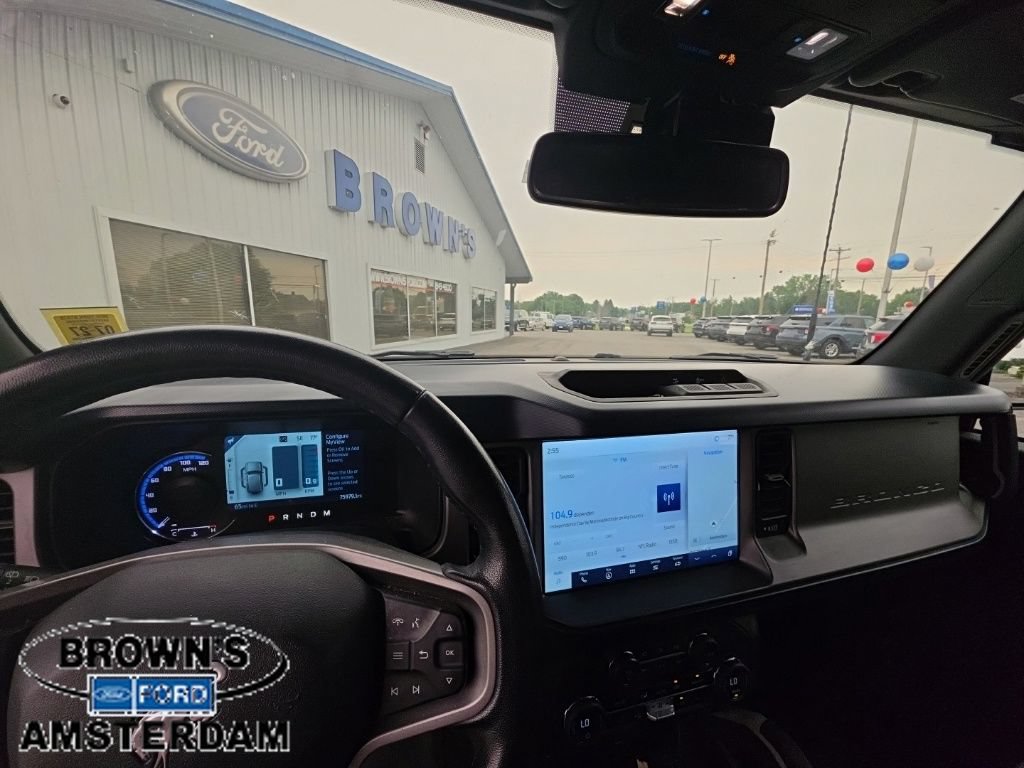 Used 2023 Ford Bronco Outer Banks AWD/4WD image 2