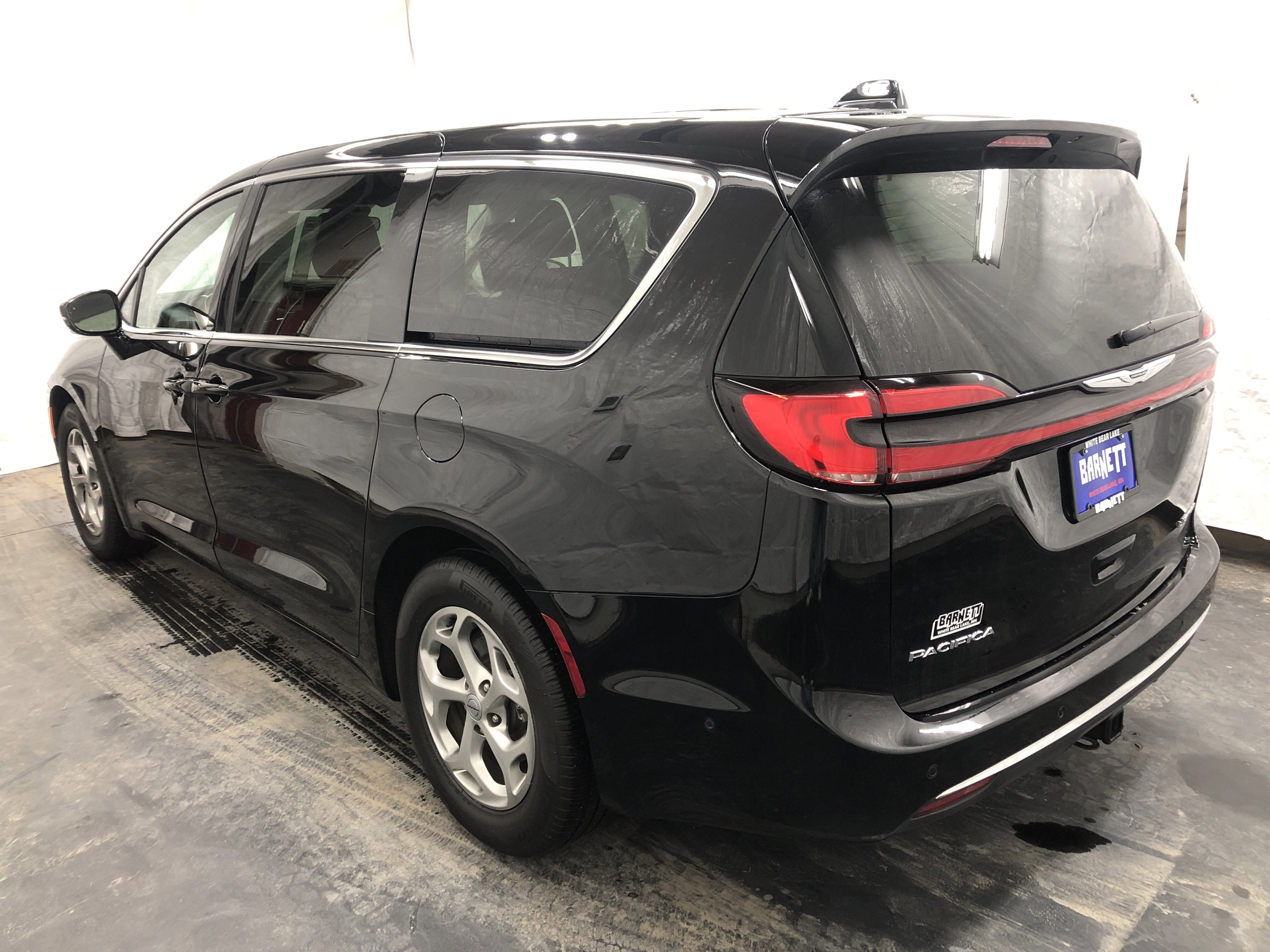 Certified 2024 Chrysler Pacifica Limited w/ Trailer Tow Group FWD image 6