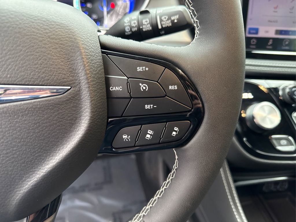 Used 2024 Chrysler Pacifica Limited w/ S Appearance Package image 27