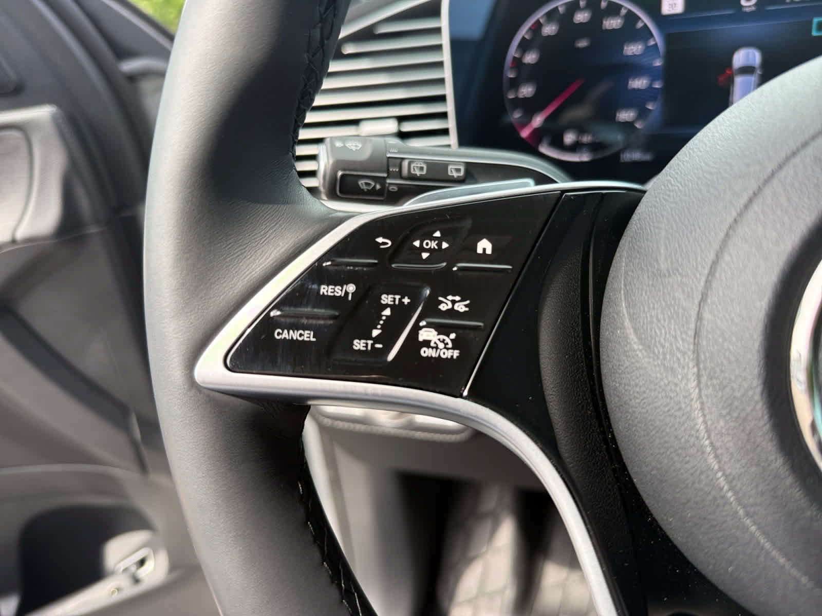 Certified 2024 Mercedes-Benz GLE 580 4MATIC image 25