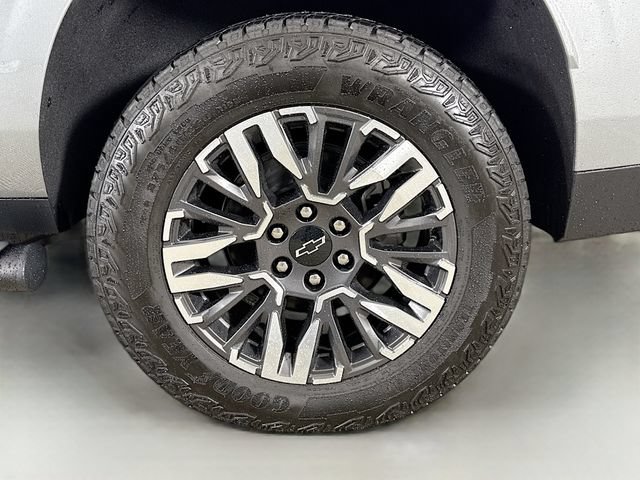 New 2026 Chevrolet Suburban Z71 w/ Comfort Package AWD/4WD image 34