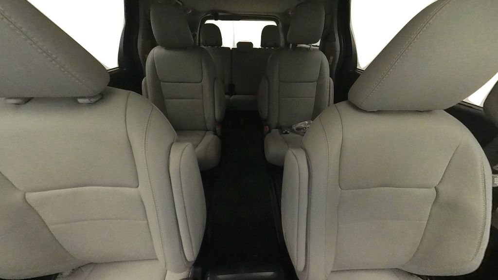 Used 2017 Toyota Sienna Limited image 37