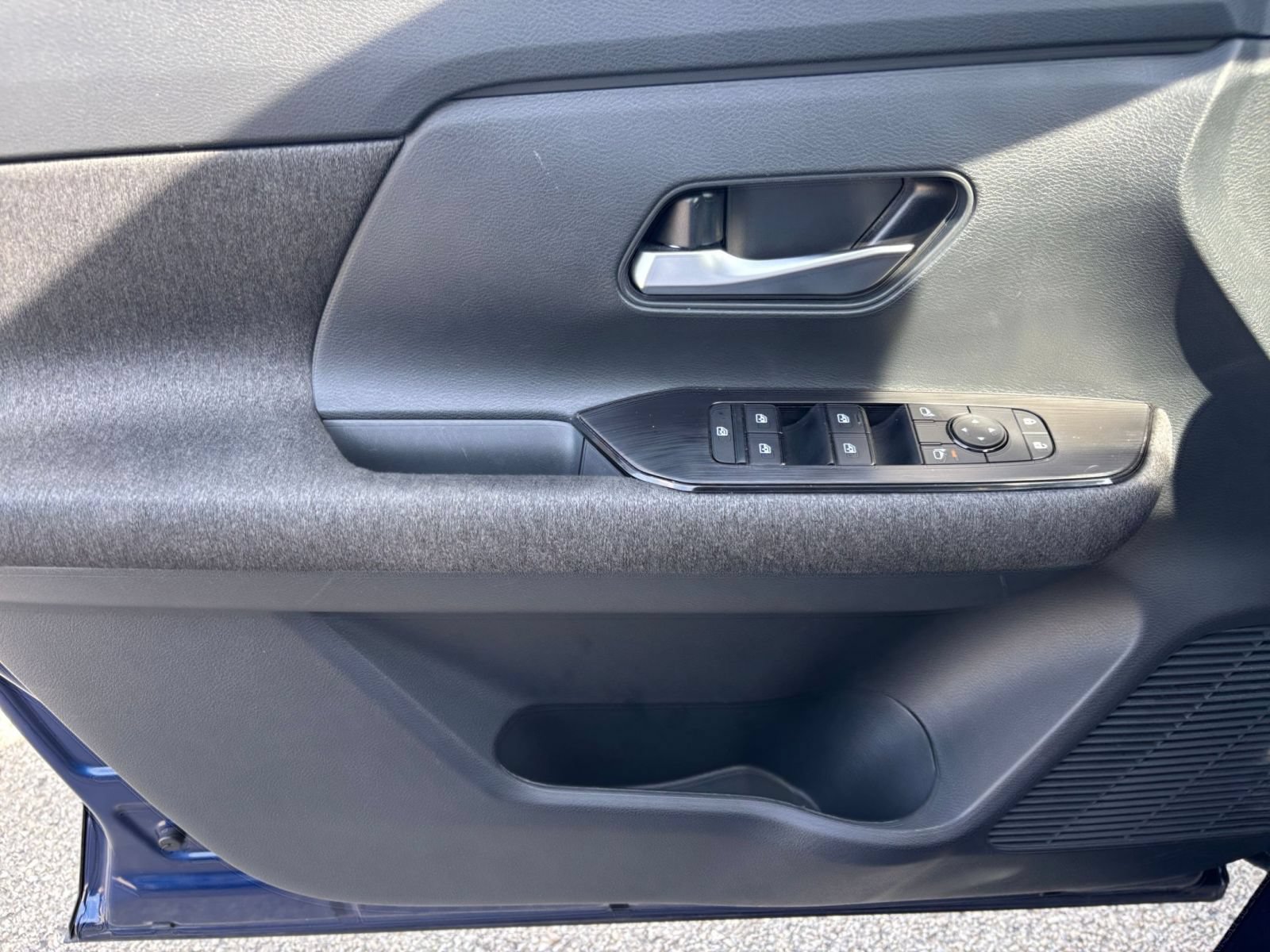 Used 2025 Nissan Kicks SV AWD/4WD image 18