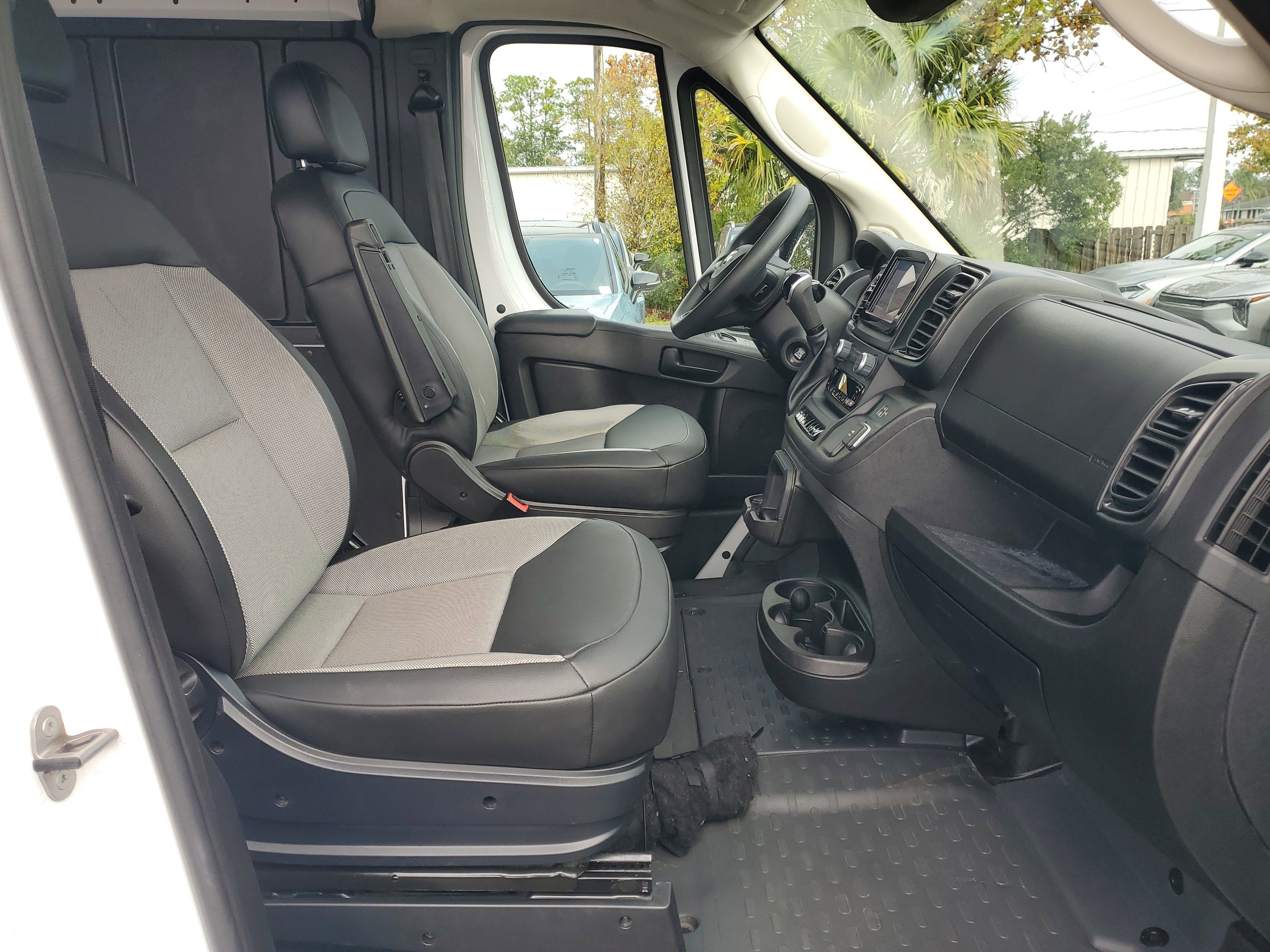 Used 2025 RAM ProMaster 2500 w/ Convenience Group image 7