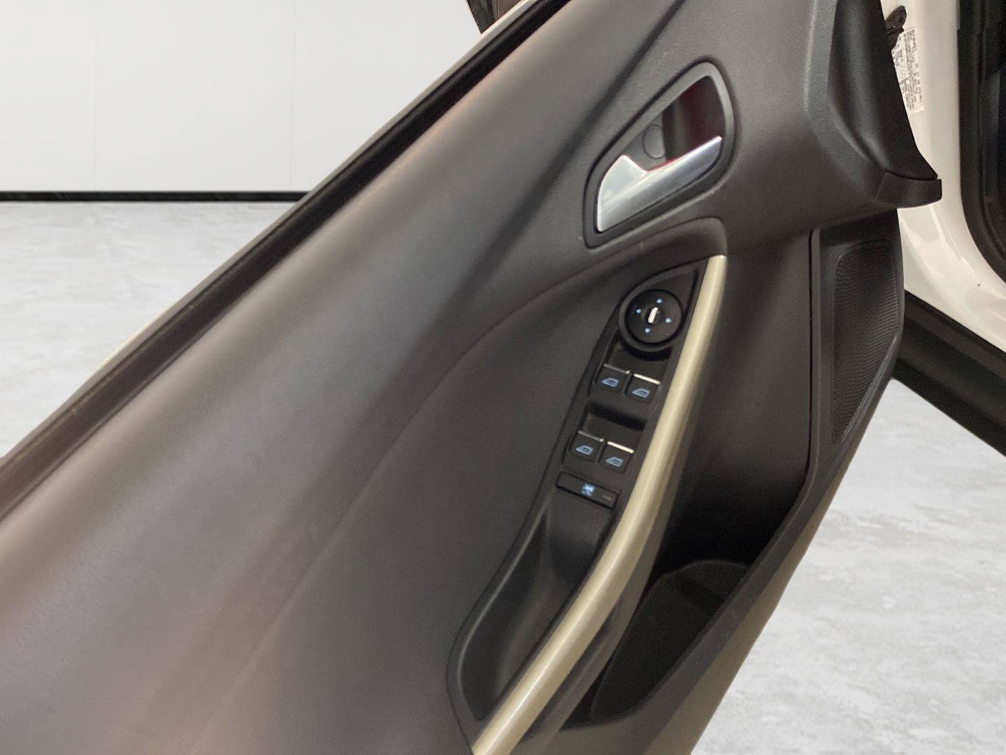 Used 2012 Ford Focus SEL FWD image 14