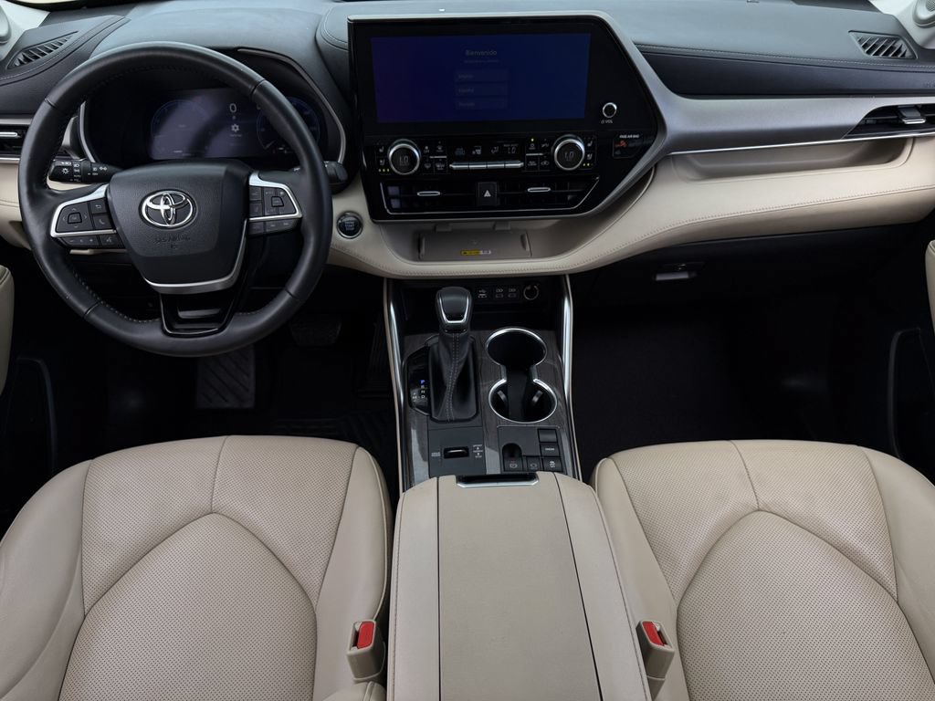 Used 2023 Toyota Highlander Limited FWD image 11