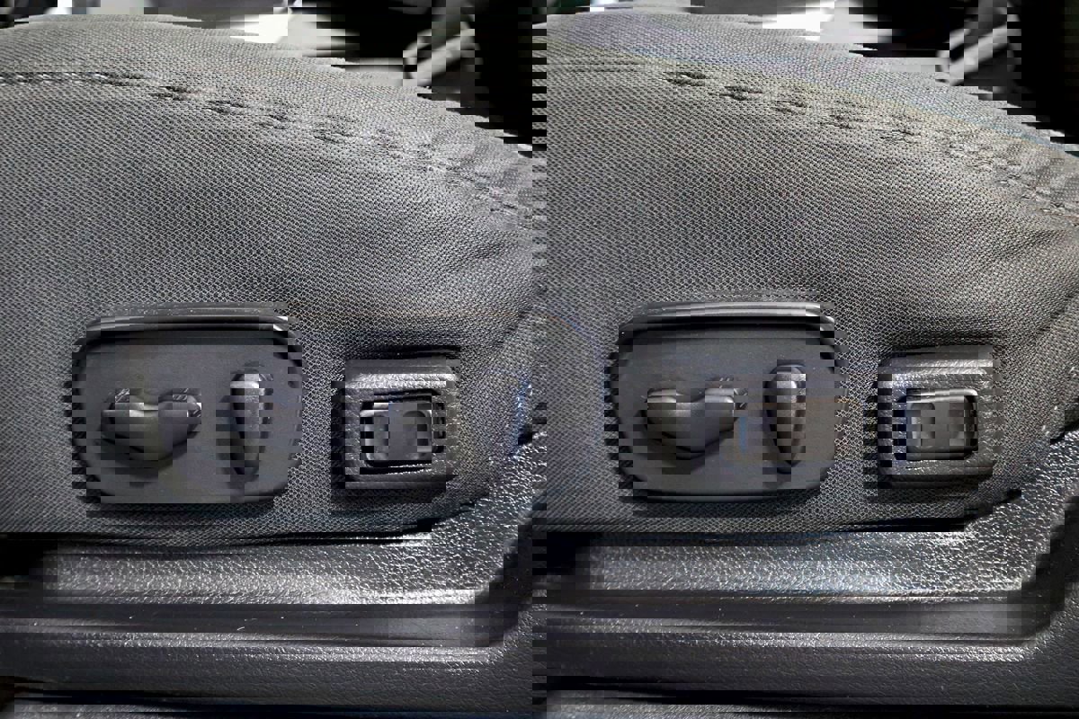 Used 2015 Nissan Titan SV image 24