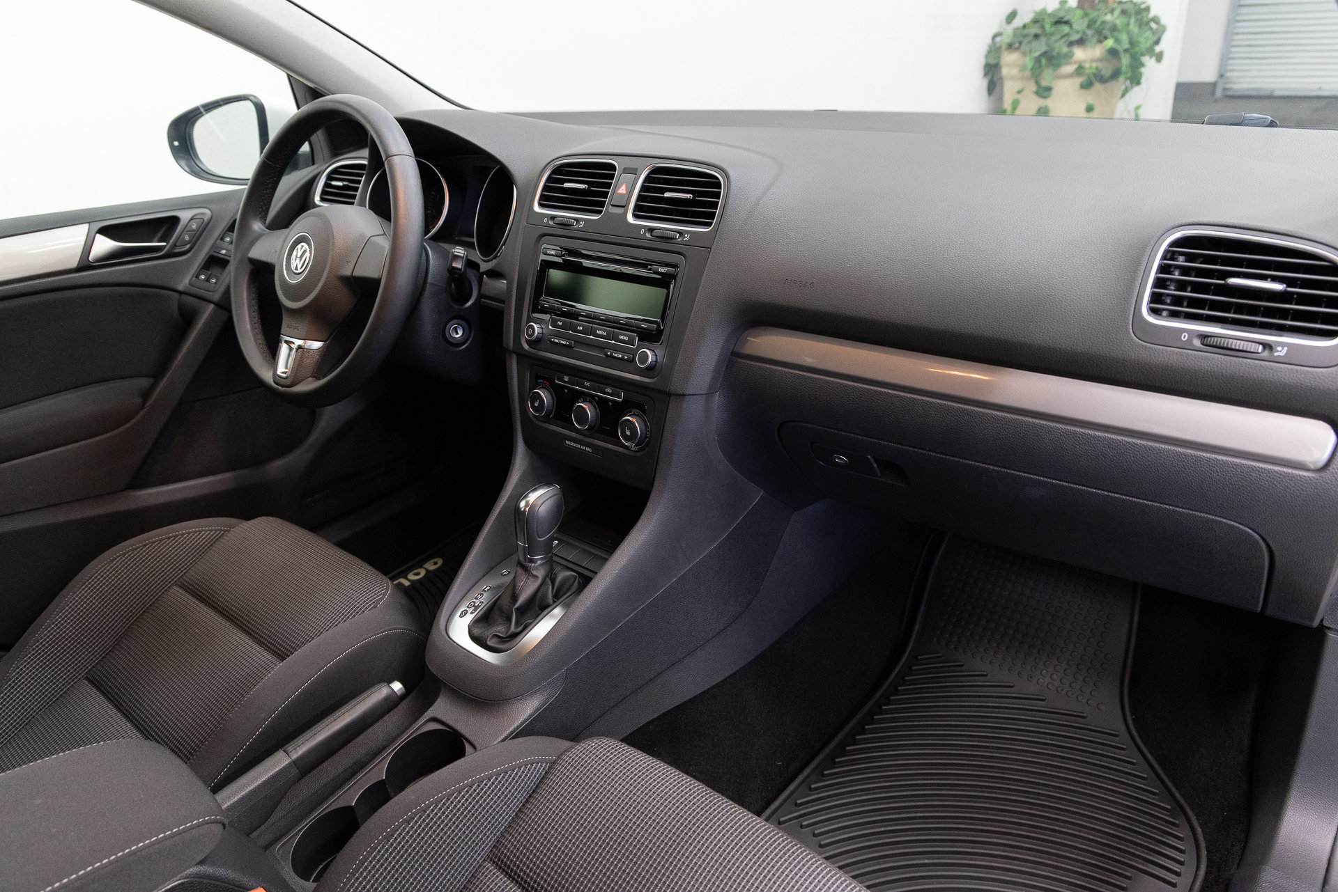 Used 2013 Volkswagen Golf 4-Door FWD image 18