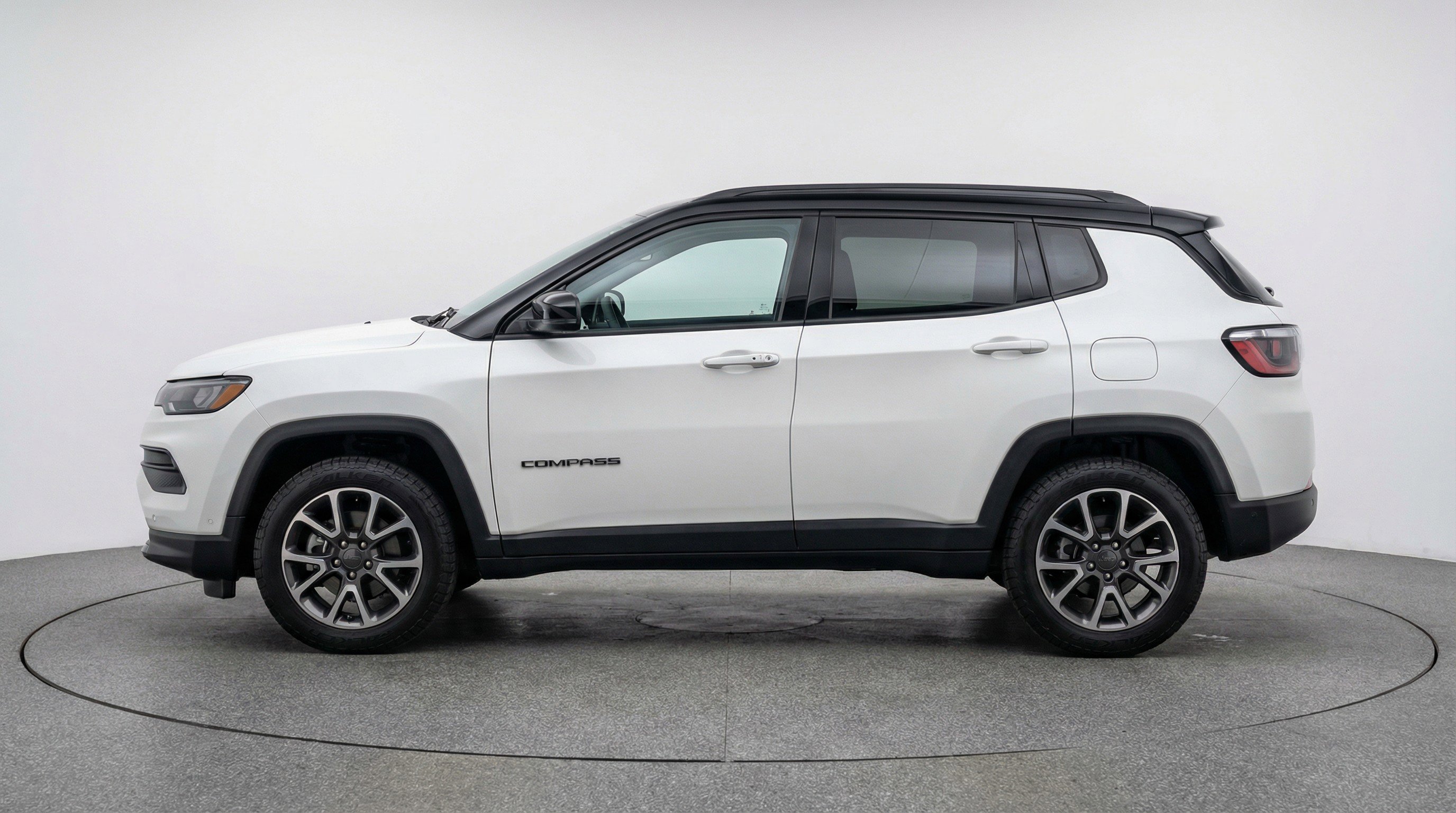 Used 2025 Jeep Compass Trailhawk AWD/4WD image 5