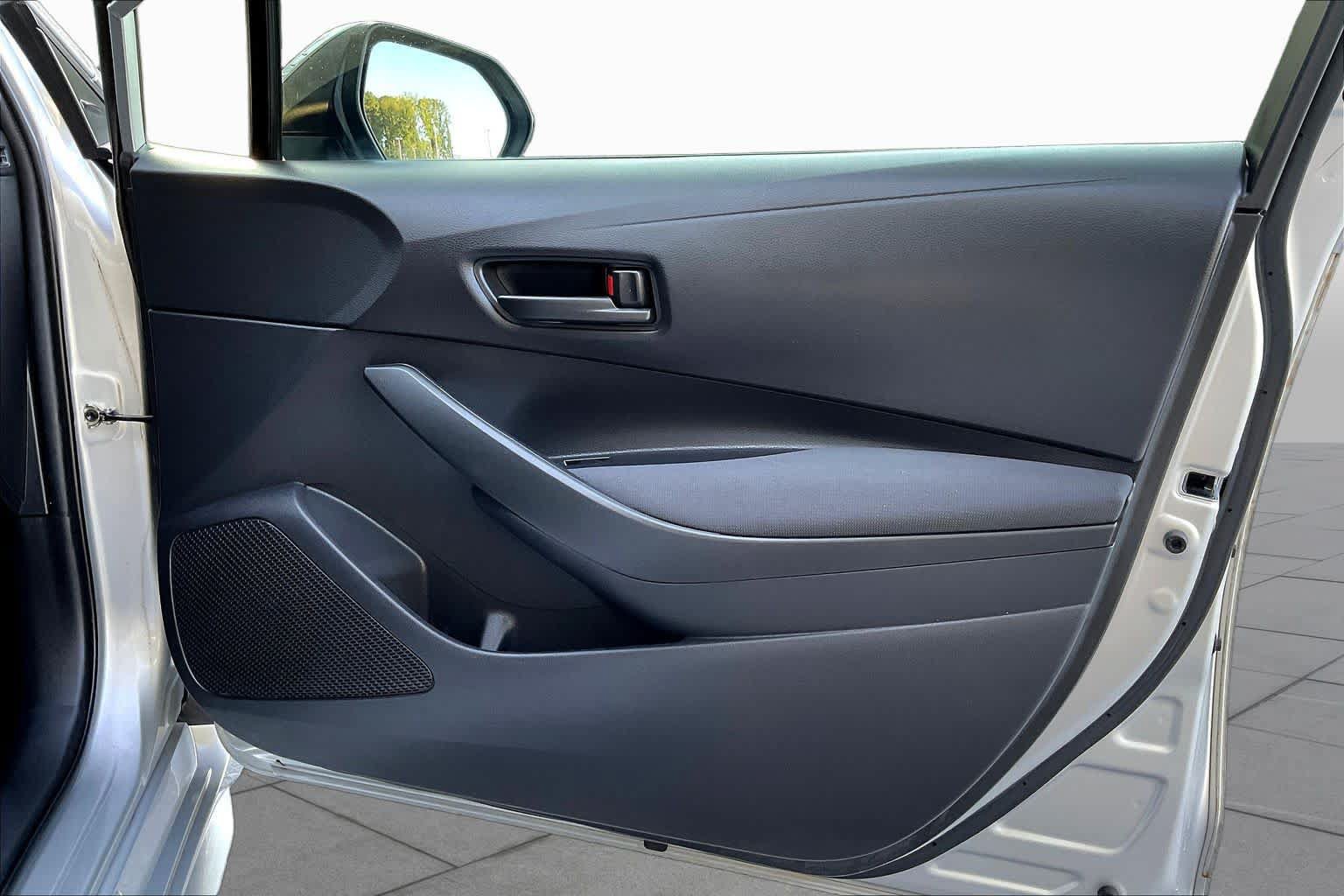 Used 2022 Toyota Corolla LE FWD image 22