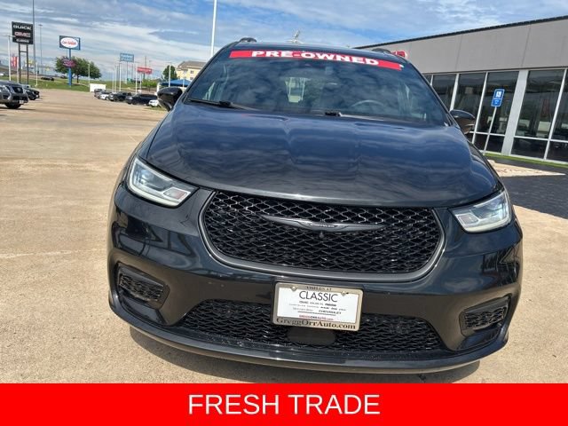 Used 2024 Chrysler Pacifica Premium FWD image 2
