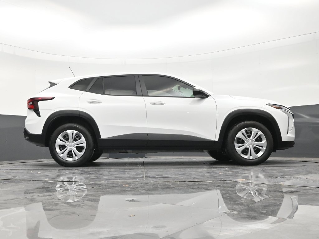 Used 2024 Chevrolet Trax LS FWD image 25