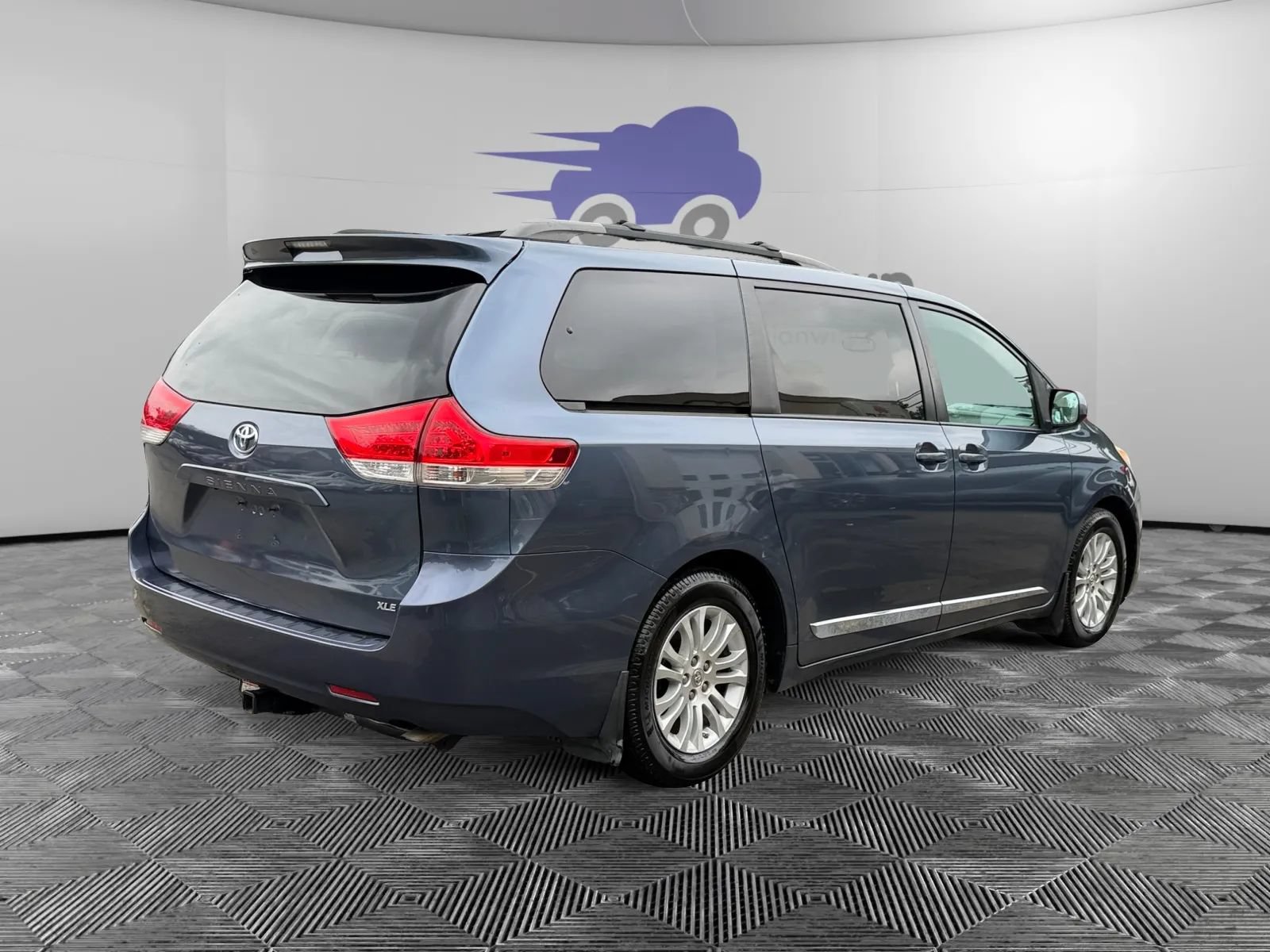 Used 2013 Toyota Sienna XLE FWD image 5