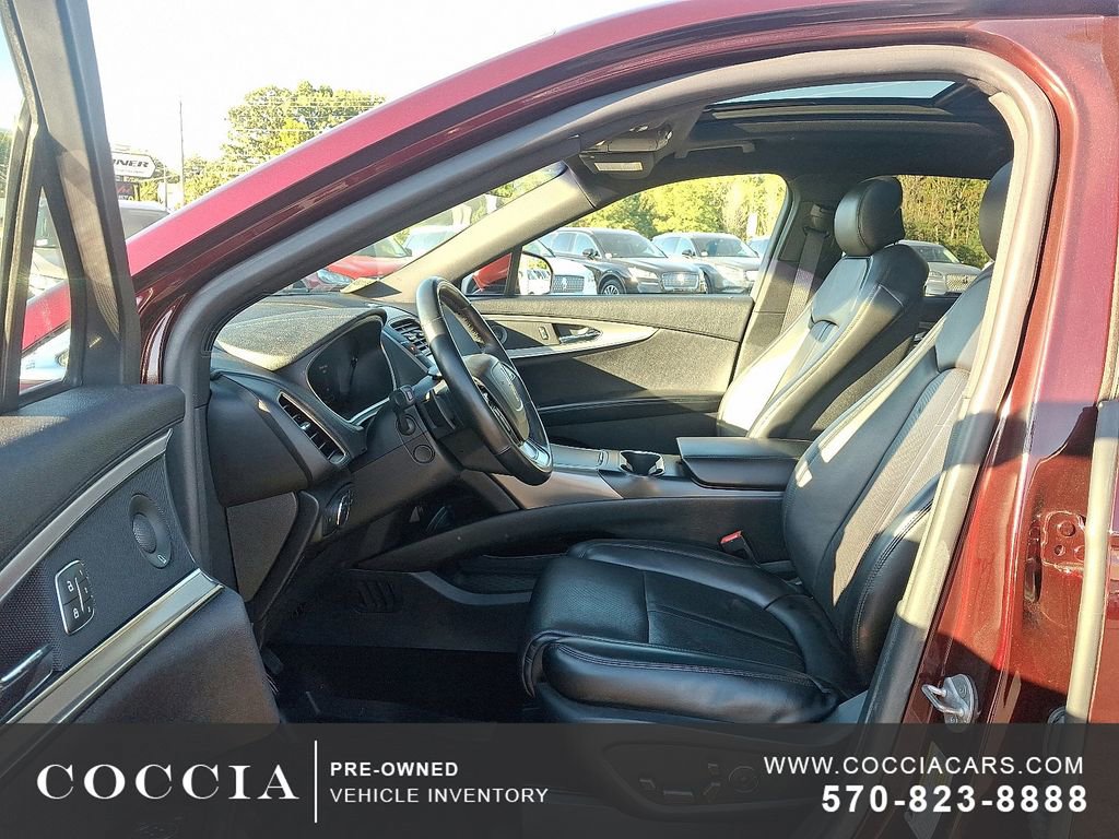 Used 2020 Lincoln Nautilus Reserve w/ Equipment Group 201A image 13